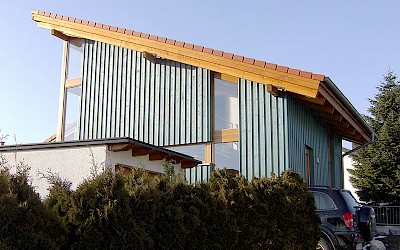 Haus mit Holzfassade