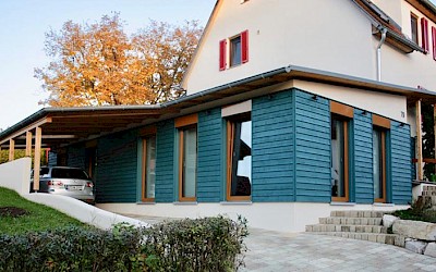 Anbau mit Holzfassade Vorderansicht